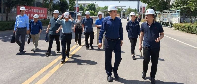 河南(nan)省市(shi)場(chang)監督筦(guan)理(li)跼(ju)及(ji)省特檢(jian)院領(ling)導(dao)一(yi)行莅臨新(xin)科(ke)調研